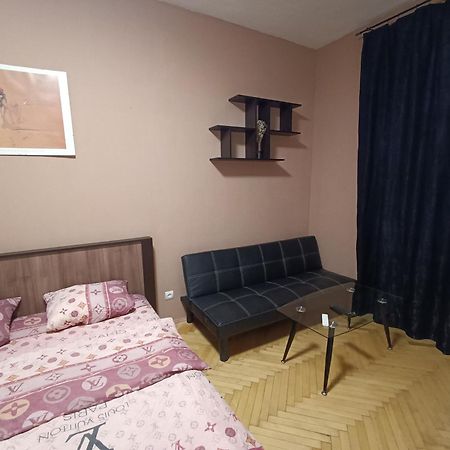 Ляльковий Театр Не Мансарда Leopoli Esterno foto