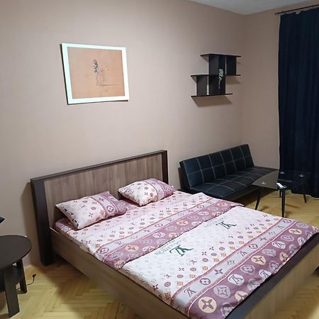 Ляльковий Театр Не Мансарда Leopoli Esterno foto